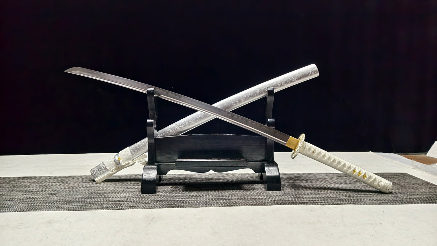 Silver Dragon,T10 (covered with soil to burn the blade)katana