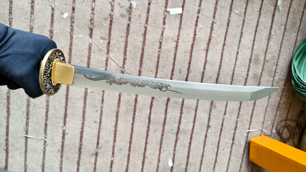 dragon hand(T10 earth-covered burning blade, carved dragon)katana,short knife
