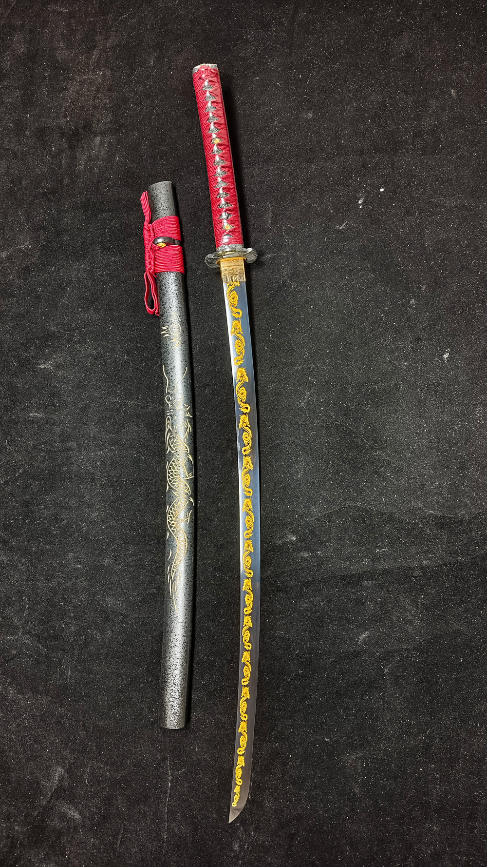 (Spring steel forged process quenched black, engraved dragon)katana