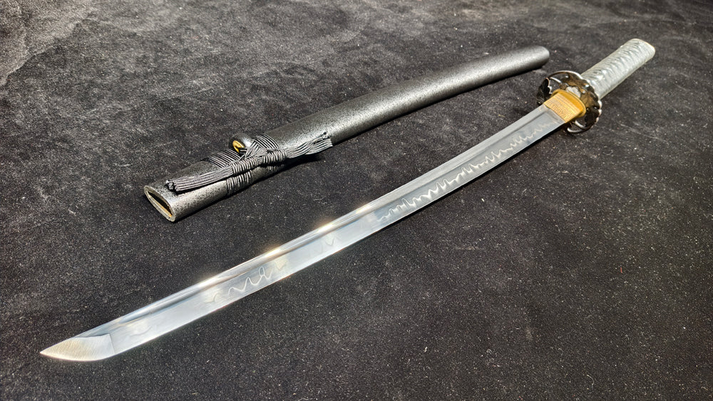 (T10 covers the soil and burns the blade to form ripples)katana