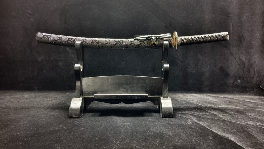 T10 (covering the soil and burning the blade to form wavy patterns) Carved dragon pattern,katana