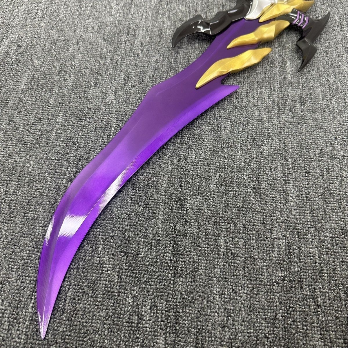 Tooth of Reis Sword (Stainless Steel) Steel Blunt blade; unsharpened.