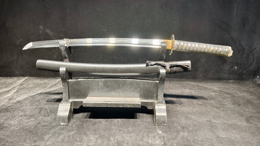 (T10 covers the soil and burns the blade to form ripples)katana