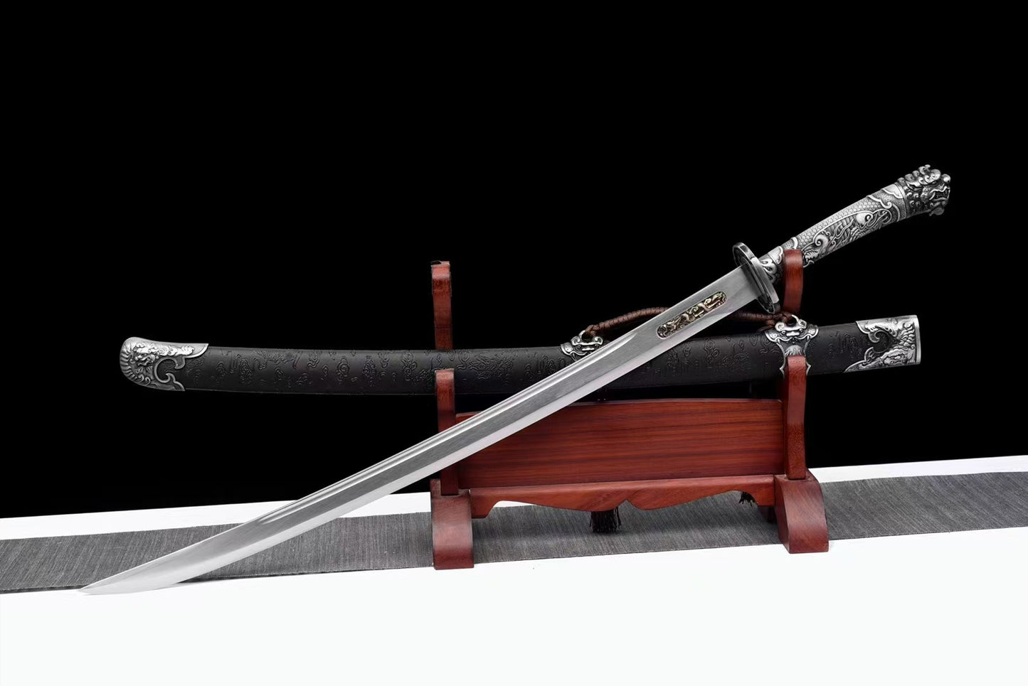 Dragon carving waist knife lion king knife狮王浮龙雁翎刀