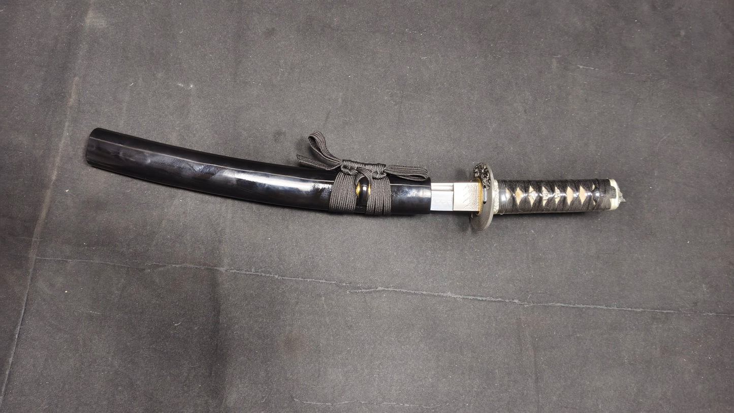 dark(T10 covers the soil and burns the blade)katana,short knife