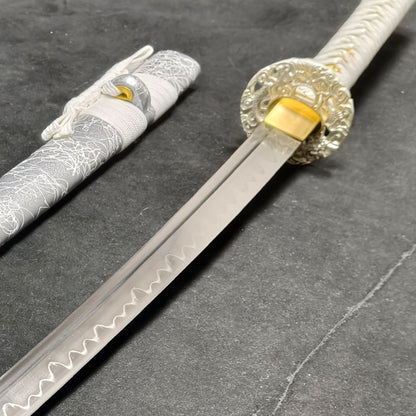 Silver Dragon，T10 (covered with soil to burn the blade)katana