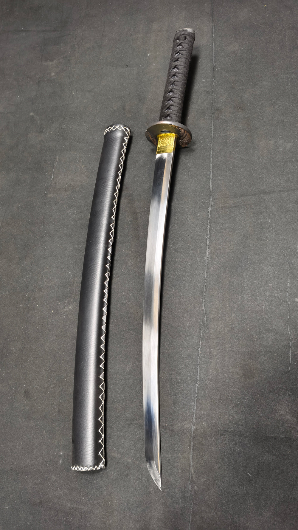 Spring steel forging process, hand-sewn leather sheath，katana