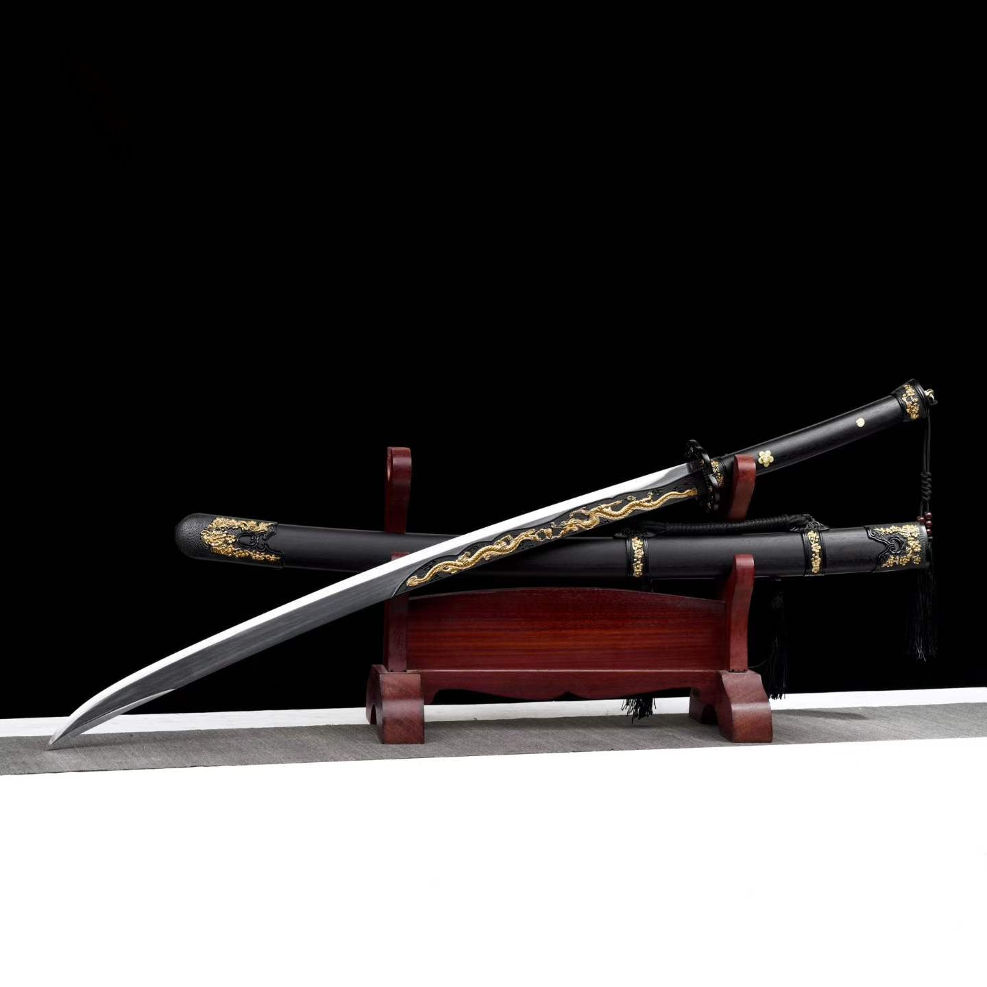 Integrated Full Tang High Manganese Steel Forged Jinyiwei Saber with Dragon Pattern Blade, Collectible Display Ornament
