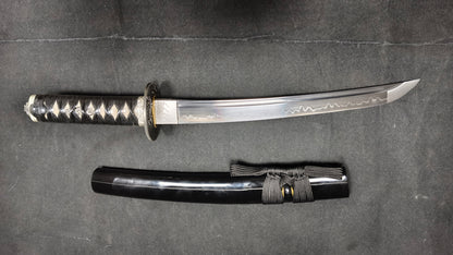 dark（T10 covers the soil and burns the blade）katana，short knife