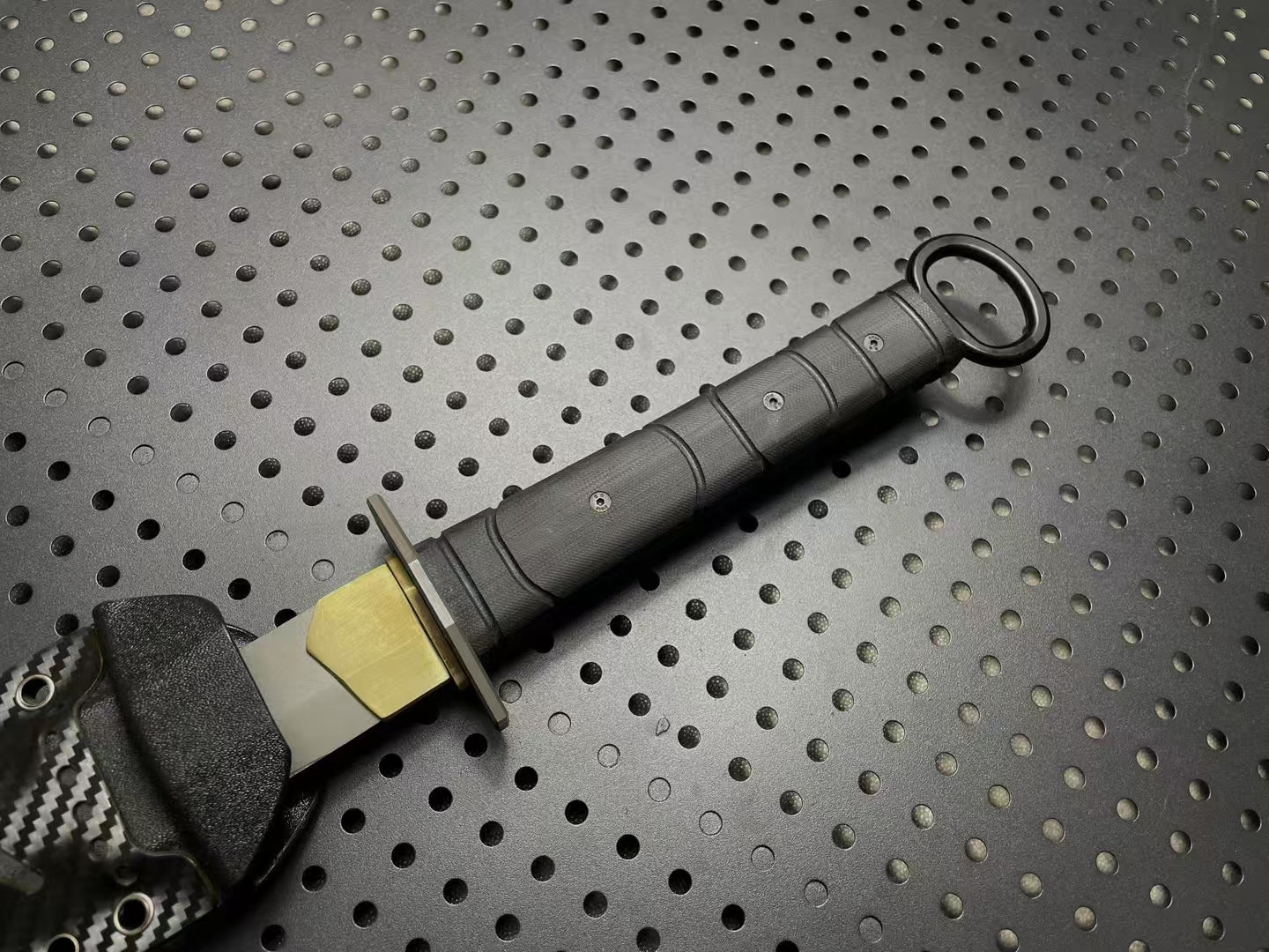 Tactical ring hand real knife