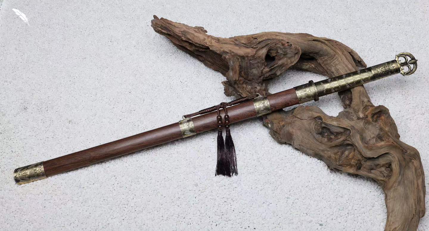 You‑Yun Tang Dao, Full Tang Construction, Sharp Blade, High‑Manganese Steel Blade, Alloy Fittings With Antique Meander Engraving, All‑Metal Integrated Handle, Premium Wing Wood Scabbard, Historical Collectible Chinese Sword