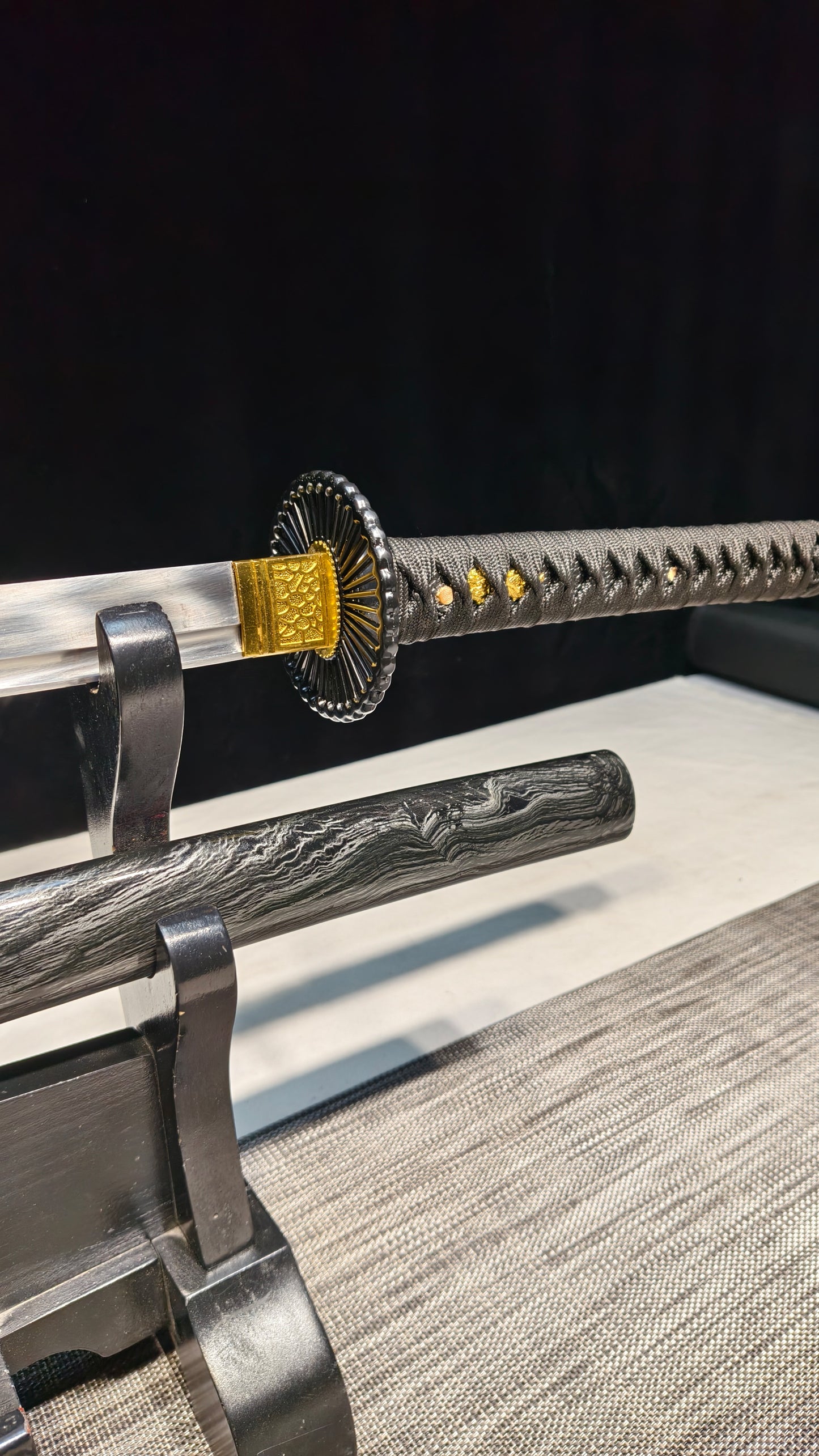 black shadow（Spring steel is forged extremely sharp）katana