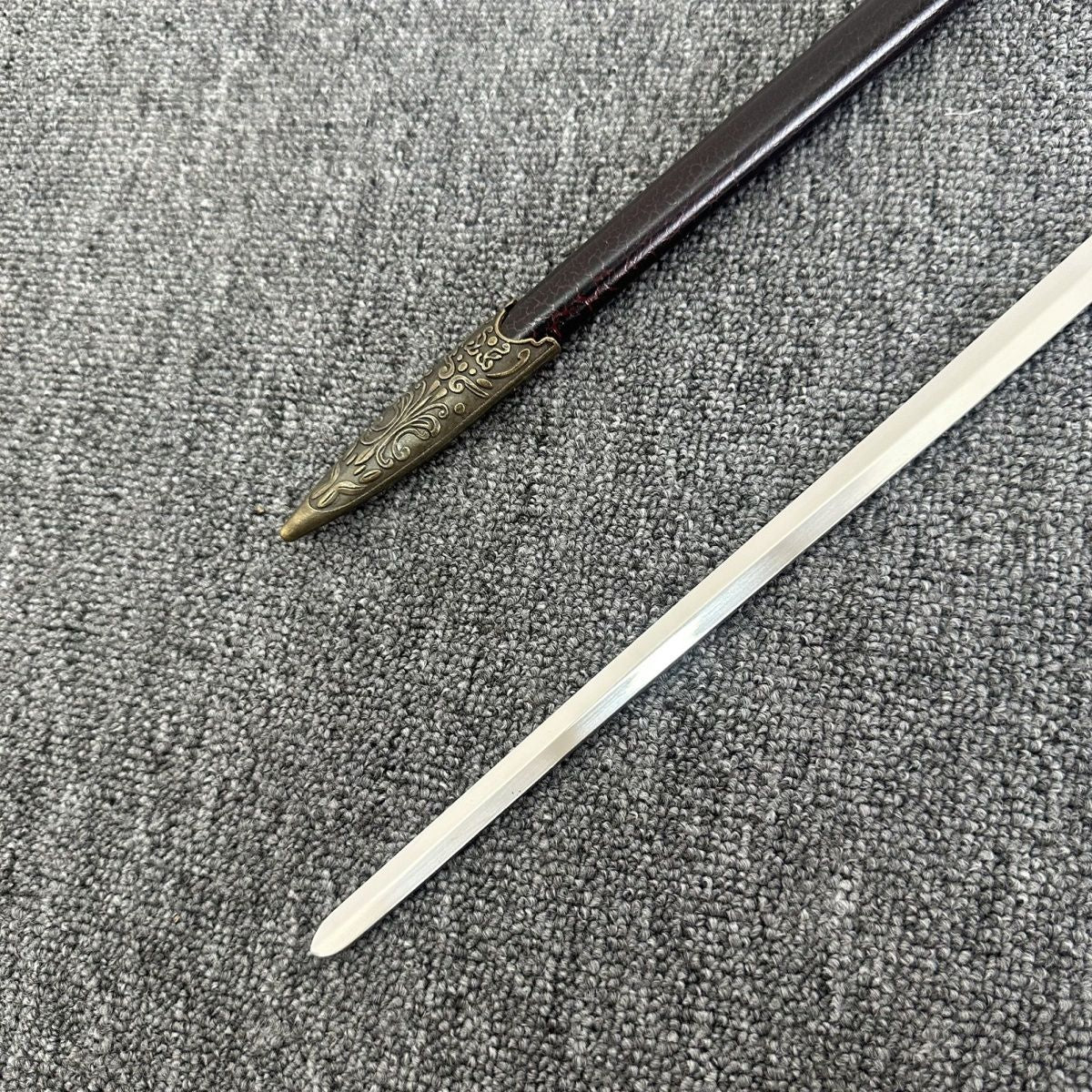 Sewing Needle (Stainless Steel) Blunt blade; unsharpened.