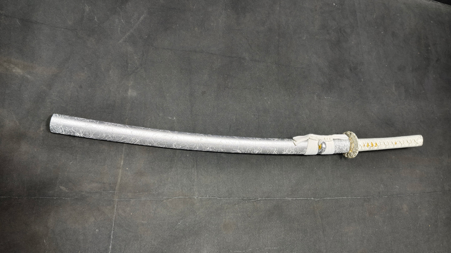 Silver Dragon，T10 (covered with soil to burn the blade)katana