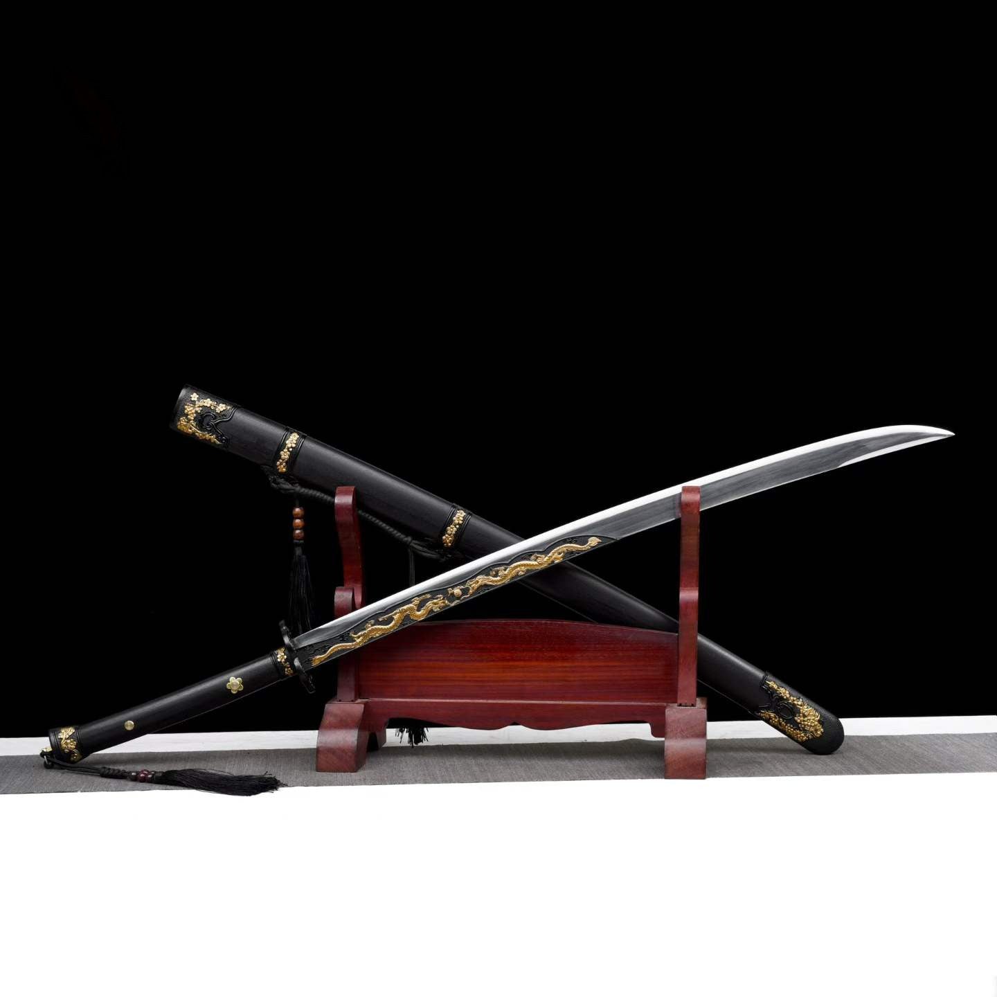 Integrated Full Tang High Manganese Steel Forged Jinyiwei Saber with Dragon Pattern Blade, Collectible Display Ornament