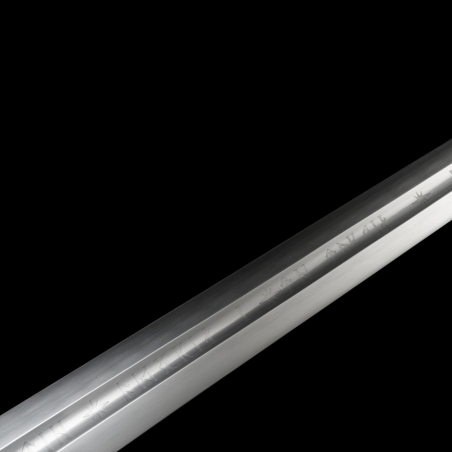 One-piece keel 60Si2Mn steel forged sharp sword replica of Aragorn's Narsil from Lord of the Rings.