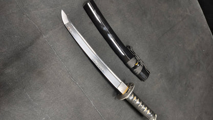 dark（T10 covers the soil and burns the blade）katana，short knife