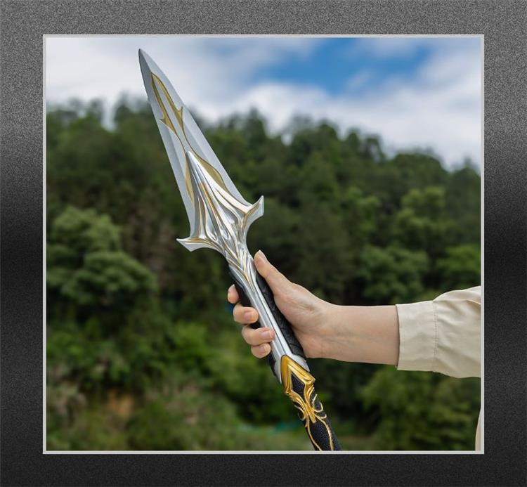 Short Spear (Alloy)Blunt blade; unsharpened.