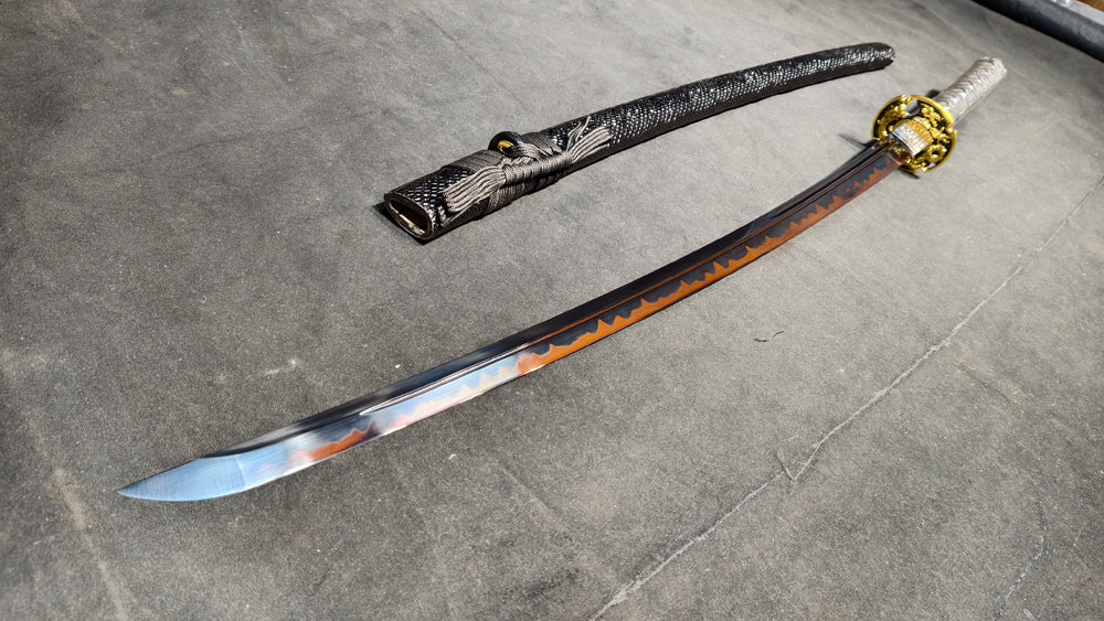 fire thorn（Medium carbon steel covered with soil, burning edge）katana