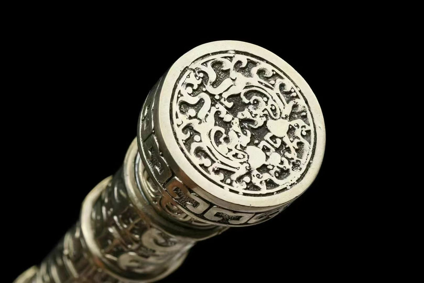 A replica Han dynasty sword with a white copper and seashell sheath.白铜贝壳大汉剑