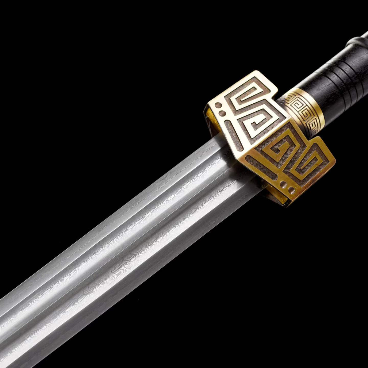 King Qin Jian, Full Tang Construction, Hand-Forged Damascus Steel Blade, Sharp Edge, Hand Polished, Brass Fittings, Premium Dragon Phoenix Hardwood Scabbard & Handle, Collectible Chinese Han Sword