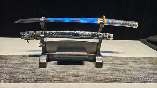 Burning Blade，t10（Flame-burning blade covered in clay, flame-reactive, quenched blue blade.）katana ,short knife