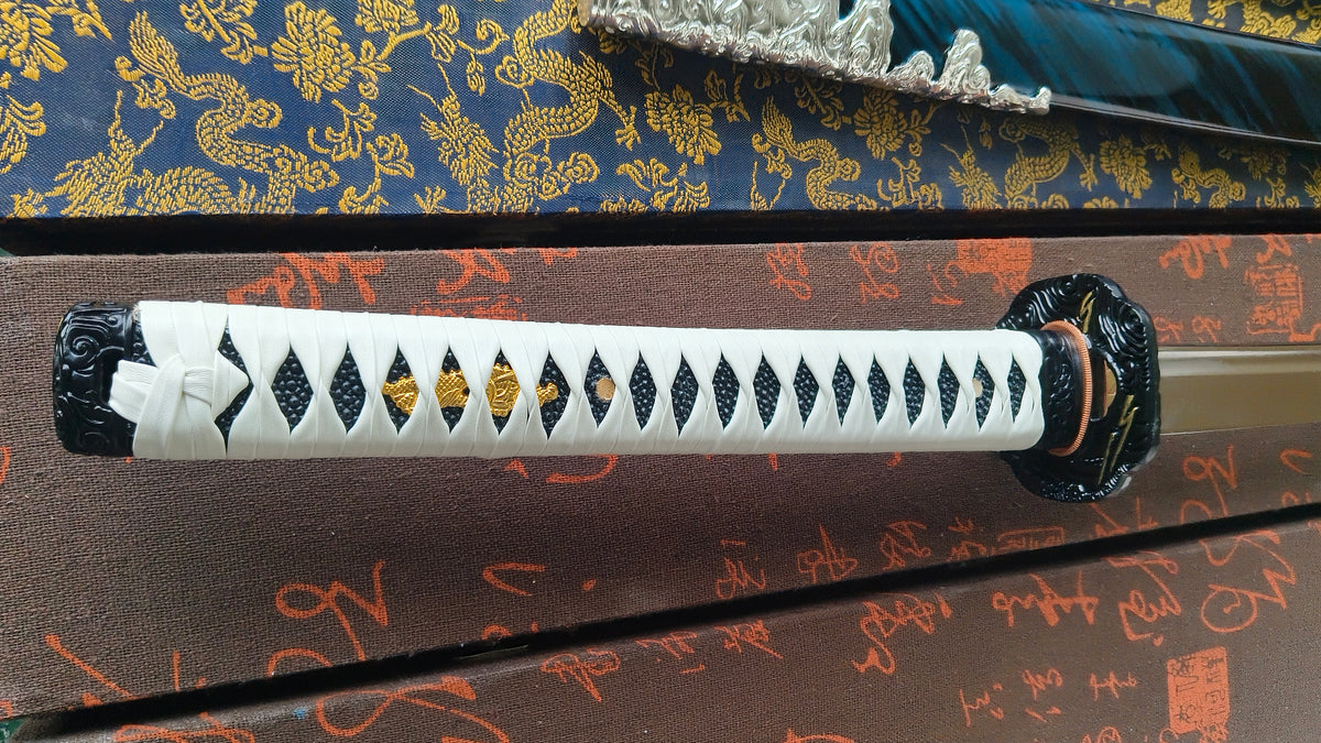 Ghost of Tsushima Long Katana, Full Tang Construction, Hand Forged T10 Steel Clay Tempered Blade, Sharp Edge, Hand Polished For Enhanced Sharpness, Alloy Fittings, Solid Wood Scabbard With Real Ray Skin Handle, Collectible Replica Samurai Sword