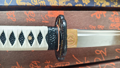 Ghost of Tsushima Long Katana, Full Tang Construction, Hand Forged T10 Steel Clay Tempered Blade, Sharp Edge, Hand Polished For Enhanced Sharpness, Alloy Fittings, Solid Wood Scabbard With Real Ray Skin Handle, Collectible Replica Samurai Sword