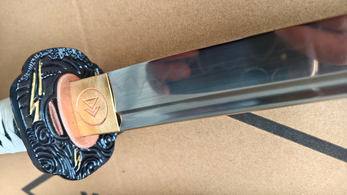 Ghost of Tsushima Long Katana, Full Tang Construction, Hand Forged T10 Steel Clay Tempered Blade, Sharp Edge, Hand Polished For Enhanced Sharpness, Alloy Fittings, Solid Wood Scabbard With Real Ray Skin Handle, Collectible Replica Samurai Sword
