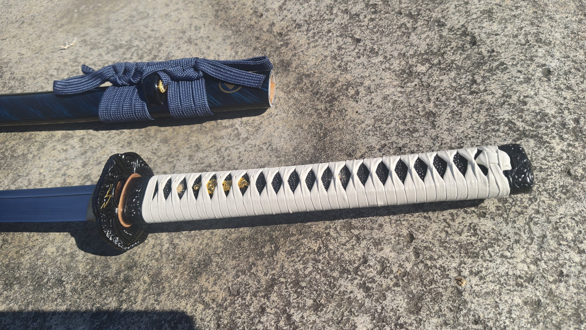 Ghost of Tsushima Long Katana, Full Tang Construction, Hand Forged T10 Steel Clay Tempered Blade, Sharp Edge, Hand Polished For Enhanced Sharpness, Alloy Fittings, Solid Wood Scabbard With Real Ray Skin Handle, Collectible Replica Samurai Sword