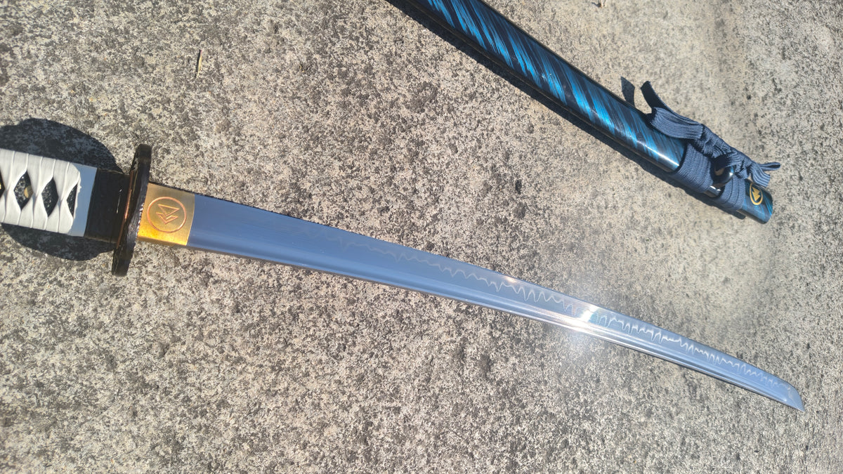 Ghost of Tsushima Long Katana, Full Tang Construction, Hand Forged T10 Steel Clay Tempered Blade, Sharp Edge, Hand Polished For Enhanced Sharpness, Alloy Fittings, Solid Wood Scabbard With Real Ray Skin Handle, Collectible Replica Samurai Sword