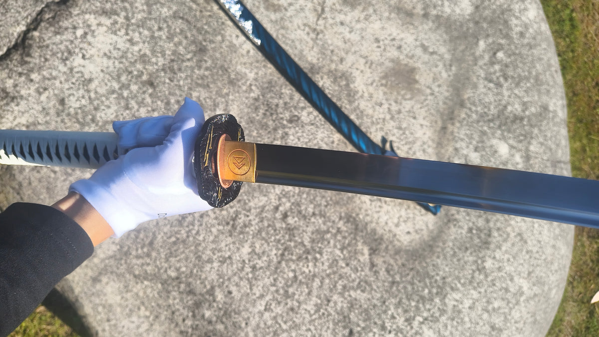 Ghost of Tsushima Long Katana, Full Tang Construction, Hand Forged T10 Steel Clay Tempered Blade, Sharp Edge, Hand Polished For Enhanced Sharpness, Alloy Fittings, Solid Wood Scabbard With Real Ray Skin Handle, Collectible Replica Samurai Sword